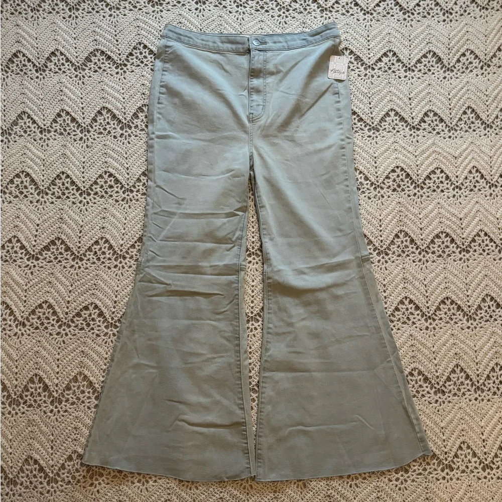 NWT Free People We The Free Wide Leg Flare Boho Festival Jeans Light Wash